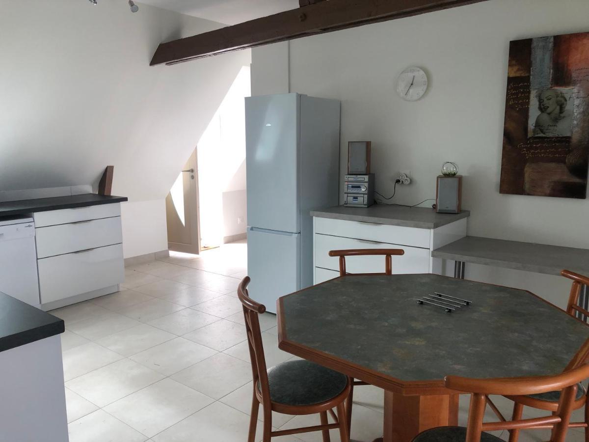 Residence Merlin Appart Des Druides Saint-Malon-sur-Mel Esterno foto